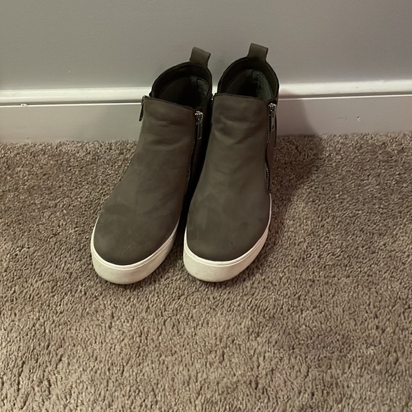 grey platformed side zip booties - Picture 3 of 3